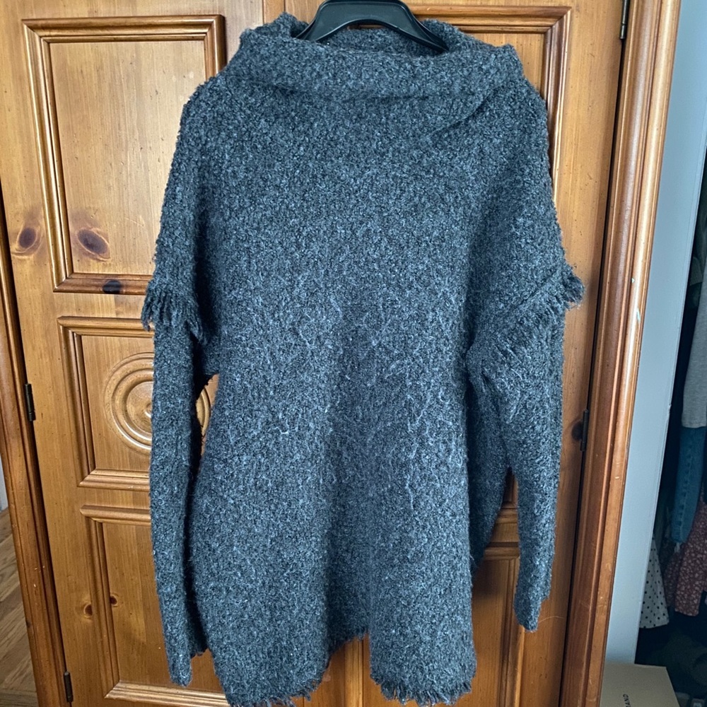GREY TURTLE NECK SWEATER